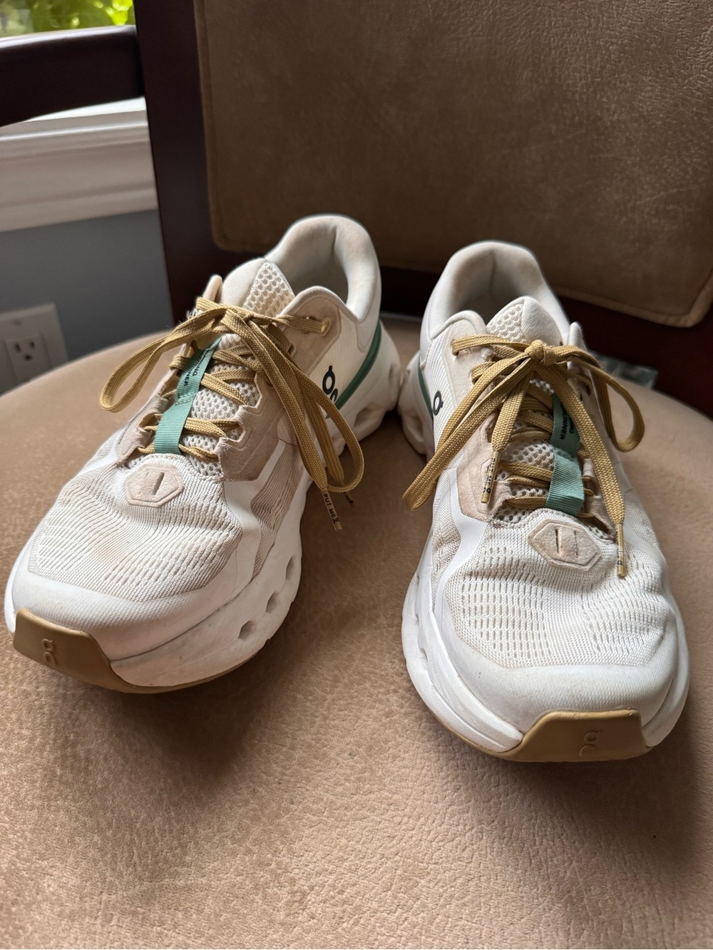 OC On Running Cloudrunner Sneakers Off-White Size 7W